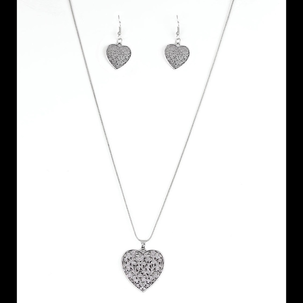 Heart necklace and earrings set 🖤
